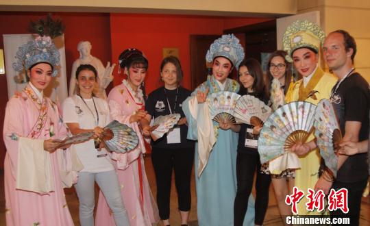 �������ǹ�����Խ������ѧϰԽ�羭�䶯����