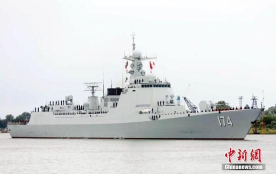 ����ʱ��7��21�����磬�μ��ж����������ϡ�2017����ϰ���й�������ͧ��ӵִ����˹���޵�˹�˾��ۣ�����������ͷ����ׯ�صĻ�ӭ��ʽ��ͼΪ�й������������𽢡��Ϸʡ����ִ��������� ���޾� ��