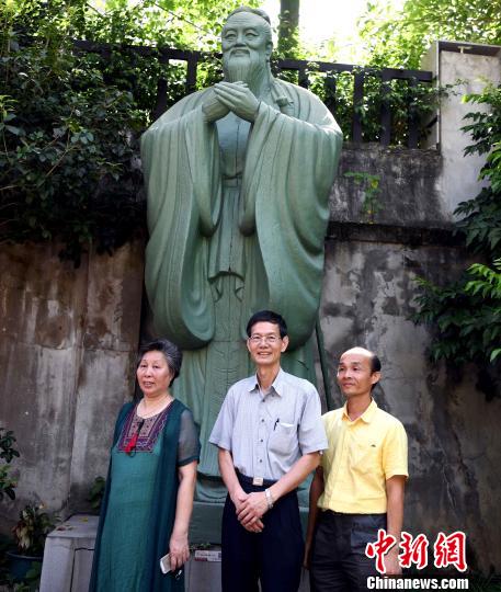 ��ϯ������ʽ�ĳ�һ����Ů������(��һ)�����һ����ѧ����̨����������ѧУԭУ�����Գ�(ͼ��)���ڳ�һ�������Ŀ�������ǰ��Ӱ�����������ɸ� ��