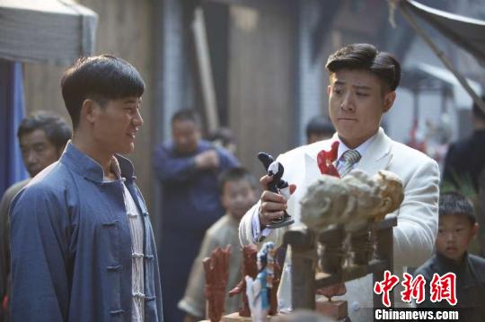 ��Ц��ص���л��ΰ�͸����ʾ��ա������� ��