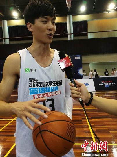 CUBA�ĳ�������Ա����Գ�ϯ����վ�������Ļ ֣С�� ��