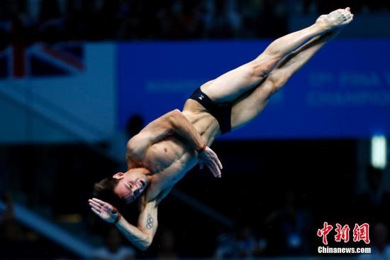 ����ʱ��7��22�գ�2017����Ӿ����������ˮ����10��̨�����ڲ�����˹���У�Ӣ������������590.95�ֶ�ùھ��� ��������� ���� ��