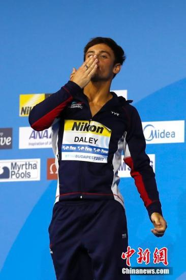 ����ʱ��7��22�գ�2017����Ӿ����������ˮ����10��̨�����ڲ�����˹���У�Ӣ������������590.95�ֶ�ùھ���