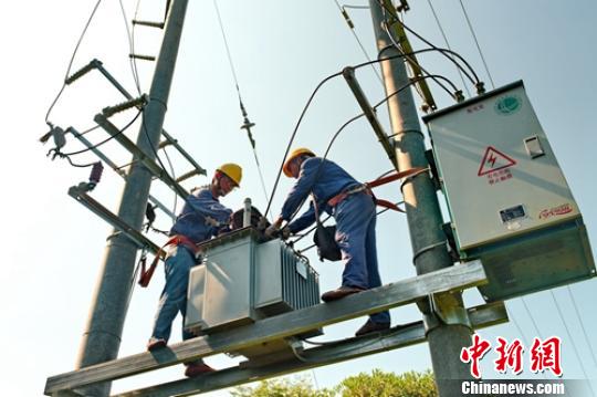 ����ʦ���Ƕ����հ�װ��ѹ�������赼�ߡ������� ��