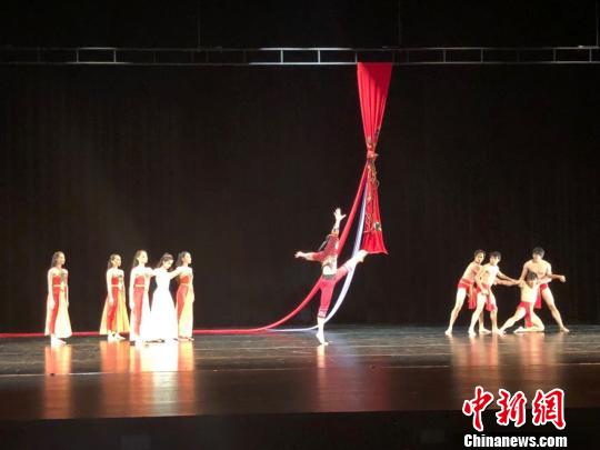 �����ݳ�������Ϊ���۷�֮������ּ��չʾ���ɱ����Ļ��������з����ꡣ������ ��