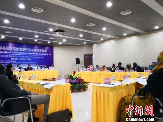 Ϊ��21�����ѵ���ڣ�����ë�������ǻ�������ҵ�Ȳ��ŵ�20����Ա����ͨ��רҵ�ڿΡ�������������ó�뼼óǢ̸��ʵϰ�뿼��Ȼ��ϵͳѧϰ��Դ���������ü���֪ʶ�͹������顣����־�� ��